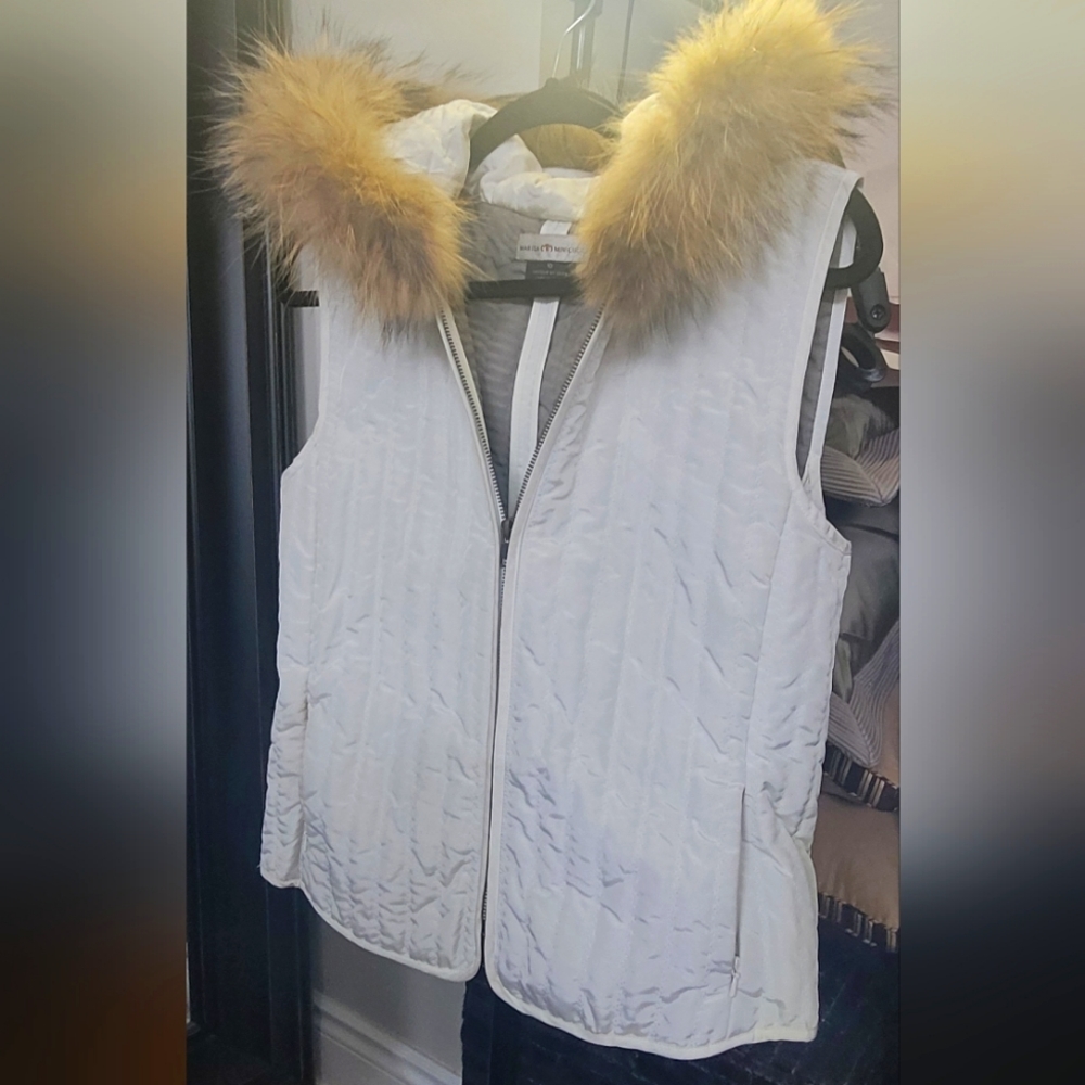 An hooded Vest
